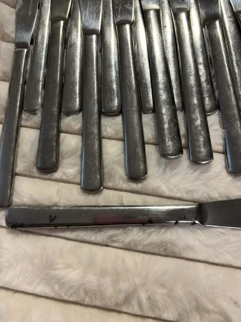 Lot of 16 + 1 Vintage Hull Stainless Steel Dinner Knives Japan MCM Flatware